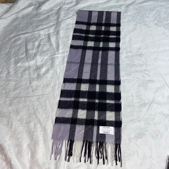 edinburgh Accessories - Like new Edinburgh Scottish tartan plaid 100% cashmere fringe scarf